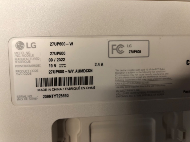 Photo 1 of LG 27UP600-W 27" 4K UHD IPS Monitor, DCI-P3 95%, 5ms (GTG), HDMI, VESA DisplayHDR 400, AMD FreeSync, Black Stabilizer, OnScreen Control, Reader Mode, White