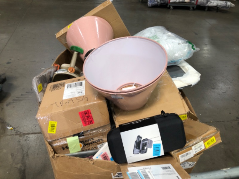 Photo 2 of **SPEED PACK**NOT REFUNDABLE**
Assorted Misc home goods. 