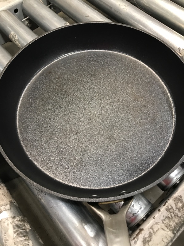 Photo 2 of ***NEEDS CLEANING***GREEN PAN FRYING PAN