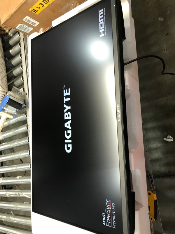 Photo 5 of **LINE ON SCREEN **Gigabyte M32U 31.5" 16:9 4K UHD 144Hz HDR IPS LCD Gaming Monitor, Built-In Speakers
