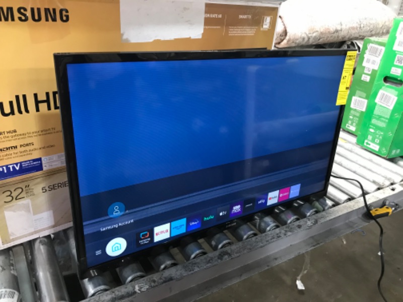 Photo 3 of **SCREEN HAS LINES**SAMSUNG 32-inch Class LED Smart FHD TV 1080P (UN32N5300AFXZA, 2018 Model)