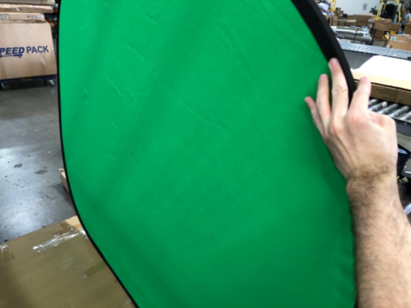 Photo 3 of Neewer 5x7ft/1.5x2m Collapsible Chromakey Backdrop with 8.5ft/2.6m Stand, 2-in-1 Reversible Green Screen Blue Green Background Panel for Studio Photography, Live Streaming, Video Calls, Gaming Blue+Green