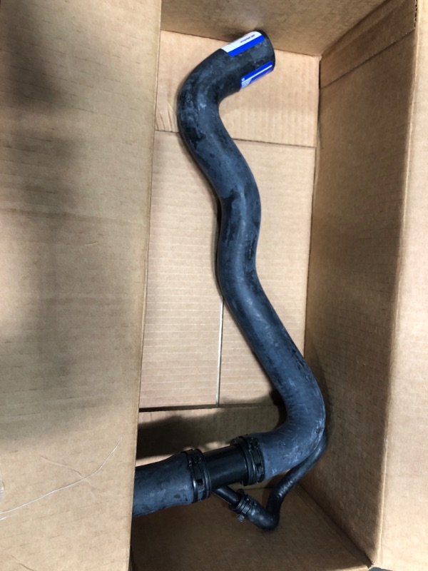 Photo 2 of ACDelco Gold 26585X Molded Upper Radiator Hose