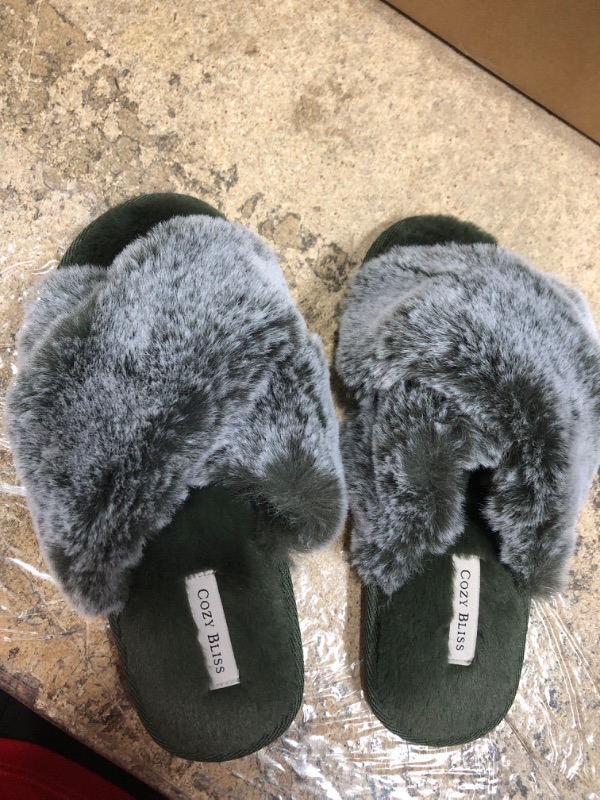 Photo 2 of Cozy Bliss Women's Faux Fur Slippers Cross Band Open Toe Breathable Fuzzy Fluffy Slippers size (5-6)
