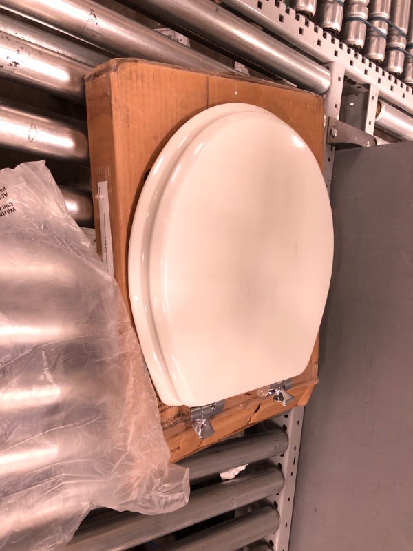 Photo 2 of **DAMAGE**
Mayfair  Slow Close Round  White  Molded Wood  Toilet Seat