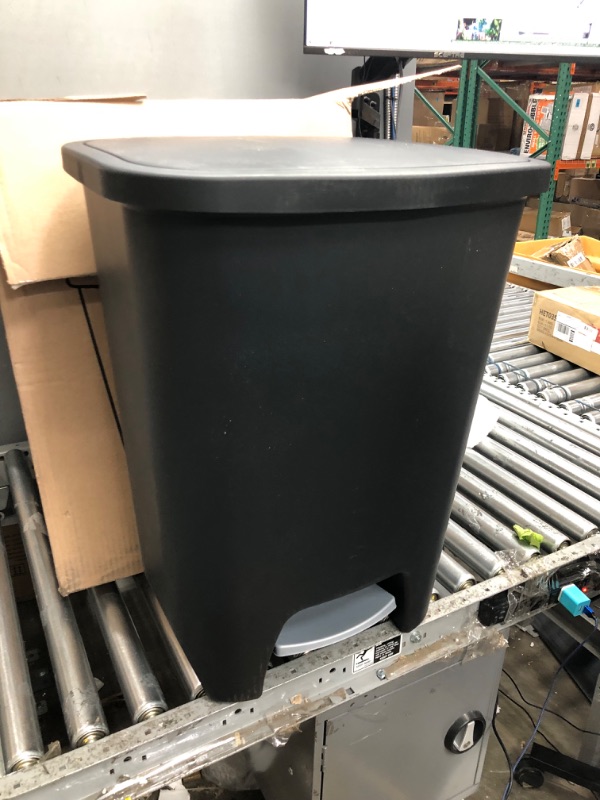 Photo 2 of **MINOR SHIPPING SCUFFS**Glad 20 Gallon / 75 Liter Extra Capacity Plastic Step Trash Can with CloroxTM Odor Protection | Fits Kitchen Pro 20 Gallon Trash Bags Black 20 Gallon