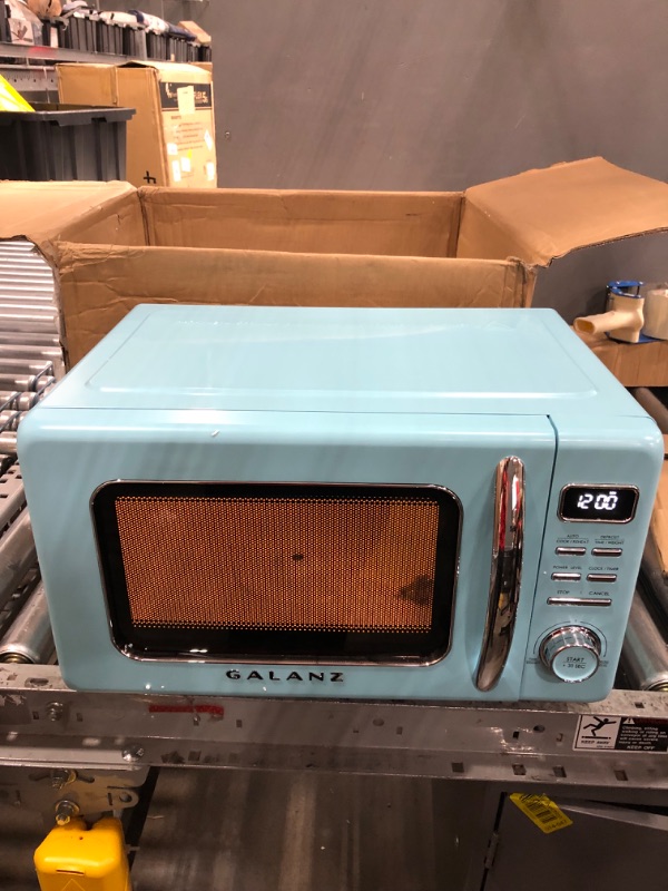 Photo 4 of 0.9 cu. ft. 900-Watt Retro Countertop Microwave in Blue