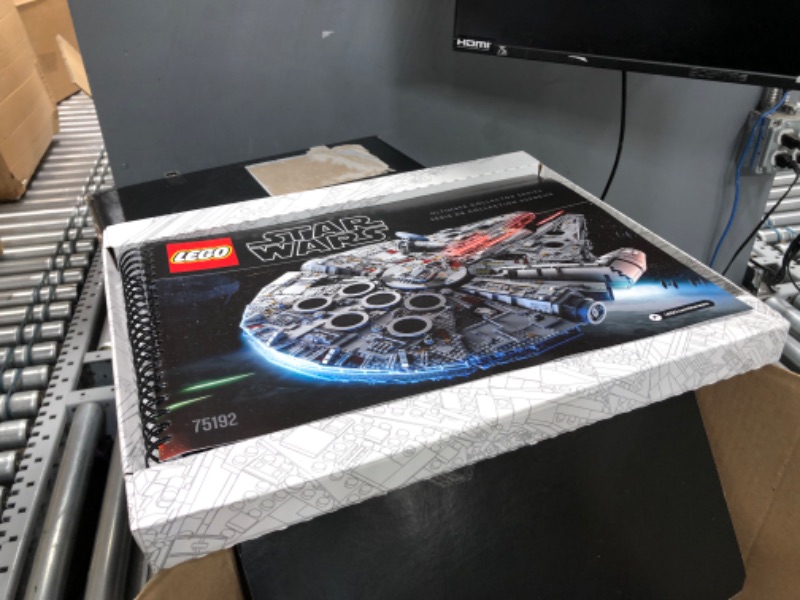 Photo 8 of **UNSEALED**LEGO Star Wars Millennium Falcon 75192