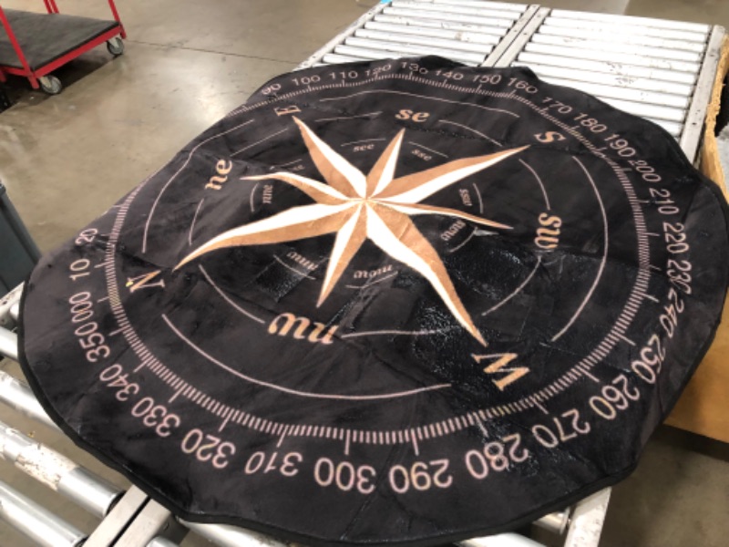 Photo 1 of used item
5ft round unique style rug