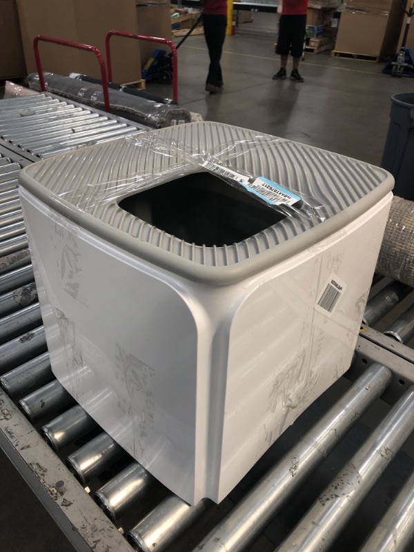 Photo 1 of IRIS USA Premium Square Top Entry Cat Litter Box with Scoop, Kitty Litter Pan with Litter Particle Catching Cover and Privacy Walls, White/Gray
