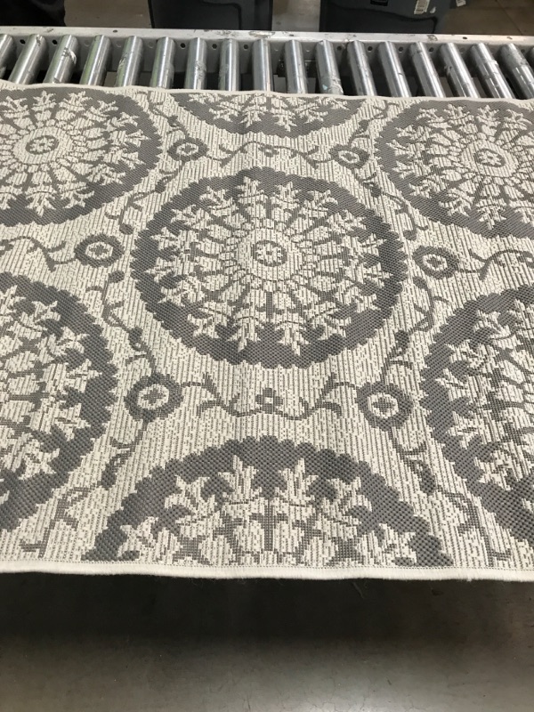 Photo 1 of GREY RUG WITH DESIGN 5 FOOT 1 LENGTH WIDE 3 FOOT 4 