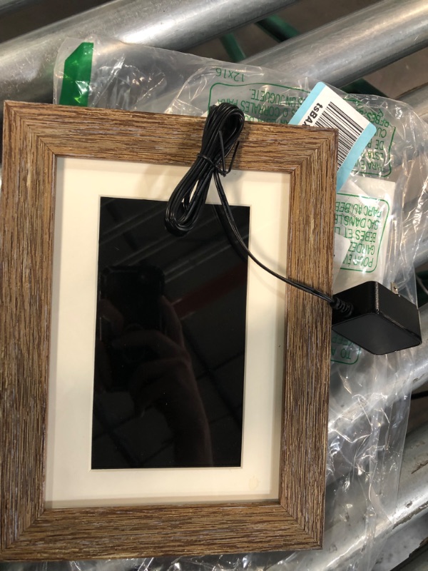 Photo 4 of Aluratek 7" Distressed Wood Digital Photo Frame with Auto Slideshow Feature, 800 x 600