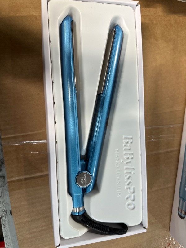 Photo 2 of * used item *
BabylissPRO Nano Titanium 1" Digital Straightener