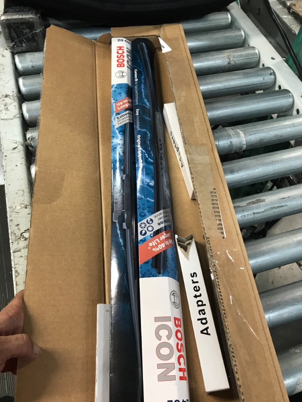 Photo 2 of Bosch ICON Wiper Blades 24OE20OE (Set of 2) Fits Land Rover: 15-08 LR2, Lincoln: 19-17 Continental, Mercury: 09-08 Sable, Porsche: 15-18 Macan +More, Up to 40% Longer Life, Frustration Free Packaging 24OE and 20OE Frustration Free Combo Wiper Blades