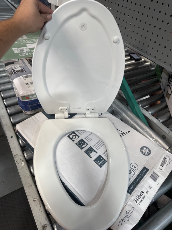 Photo 1 of toielt seat