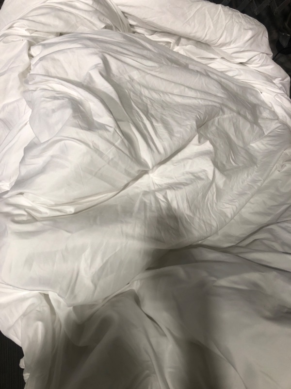 Photo 3 of puredown® Goose Down Comforter king Size, 800 Fill Power, 100% Cotton 93% Goose Down All Season Duvet Insert 700TC, Lightweight Cloud Fluffy Pinch Pleat Pinch Pleat -White Full/Queen-All Season