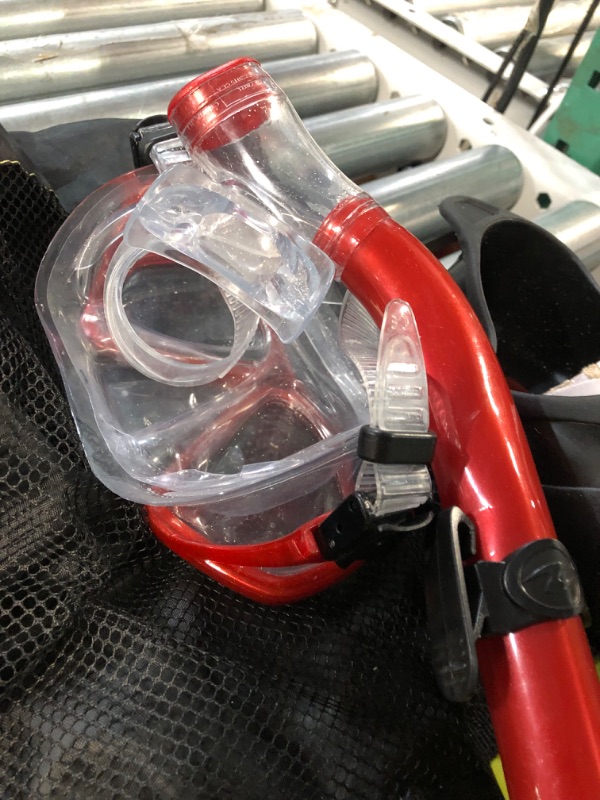 Photo 2 of  (RED) U.S. Divers Adult Cozumel Mask/Seabreeze II Snorkel/Proflex Fins/Gearbag Large (9.5 - 11.5)