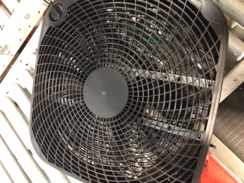 Photo 2 of *BROKEN*
Amazon Basics 3 Speed Box Fan, 20-Inch 20-inch Box Fan