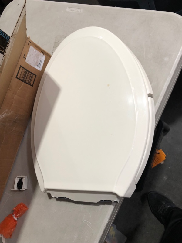 Photo 7 of ***MAJOR DAMAGE - SEE PICTURES***
Elongated Toilet Seat , Quick-Release Hinges, (18.5”) White Elongated