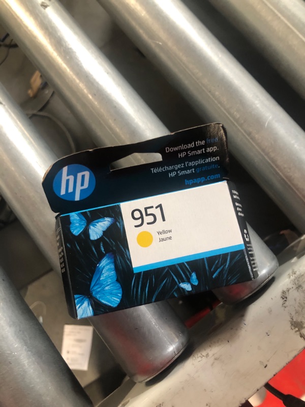 Photo 2 of HP (HP 951) Ink Cartridge 700 Page Yield Yellow