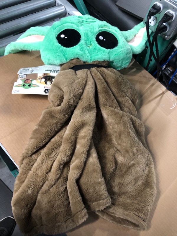 Photo 2 of Disney Collection Mandalorian Grogu Star Wars Wearable Blanket