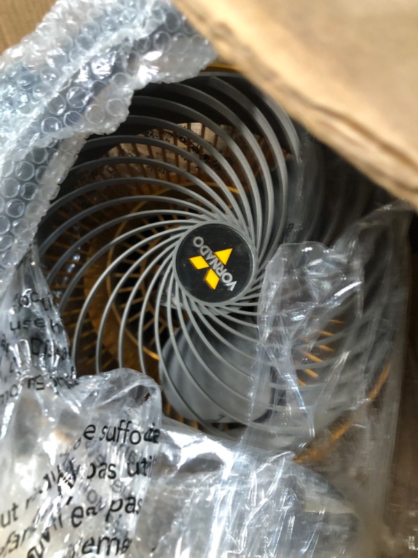 Photo 2 of [READ NOTES]
Vornado 293 Large Heavy Duty Air Circulator Shop Fan, Yellow, 16 In. Yellow Fan
