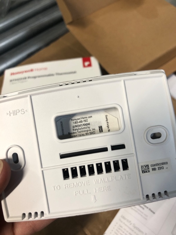 Photo 3 of Honeywell Home RTH221B1039 1-Week Programmable Thermostat
