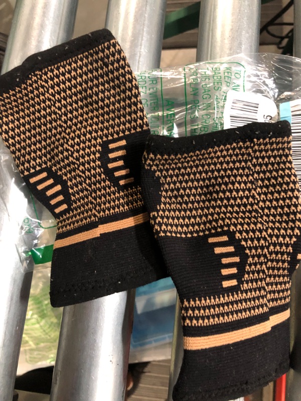 Photo 3 of Copper Wrist Compression Sleeves Medium Black