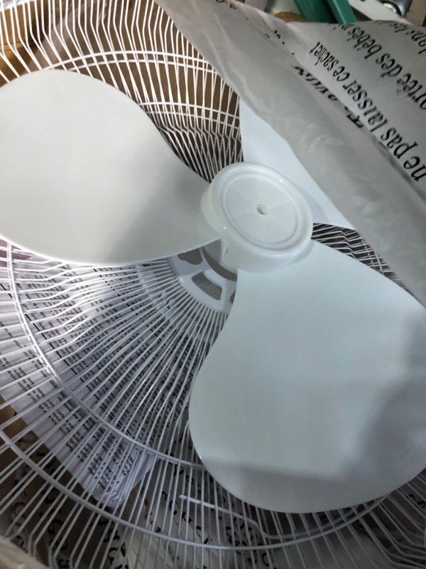 Photo 3 of *SEE NOTES* NEW Utilitech 16-in 3-Speed Indoor White Oscillating Pedestal Fan SP8-6RR