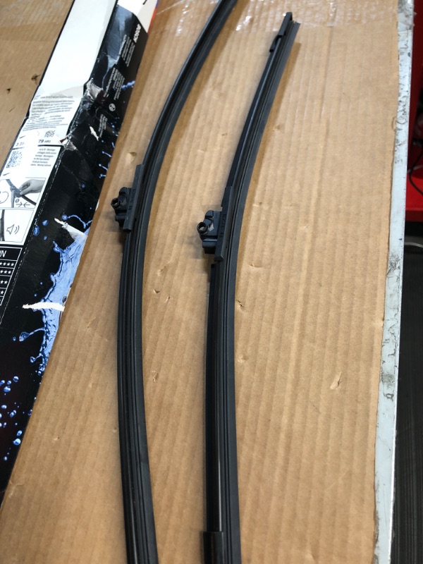 Photo 4 of *USED* Bosch Aerotwin 3397007579 Original Equipment Replacement Wiper Blade - 24"/16" (Set of 2) Pinch Tab