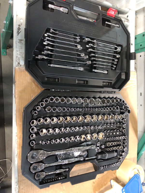 Photo 3 of Husky Mechanics Tool Set (194-Piece)