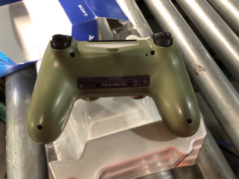 Photo 3 of (FOR PARTS ONLY) *USED* DualShock 4 Wireless Controller for PlayStation 4 - Green Camouflage