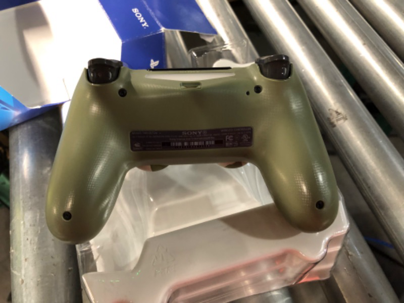 Photo 3 of *USED* DualShock 4 Wireless Controller for PlayStation 4 - Green Camouflage