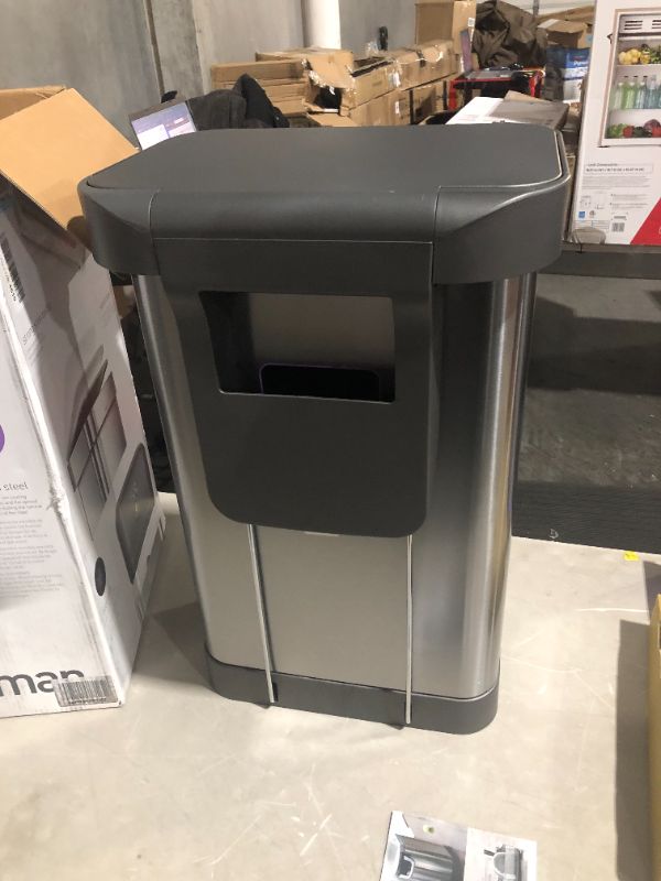 Photo 6 of ***USED - SEE PICTURES***
simplehuman 45 Liter / 12 Gallon Liter Rectangular Hands-Free Kitchen Step Trash Can