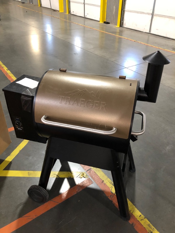 Photo 2 of (READ FULL POST) Traeger Grills Pro Series 780 Wood Pellet Grill and Smoker, Bronze, Large Grill Bronze