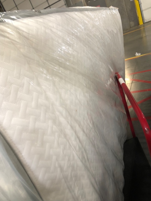 Photo 2 of ***USED***Zinus 6 Inch Foam and Spring Hybrid Mattress 75" x 54 " [New Version], Fiberglass Free, Medium Firmness, Durable Support, Certified Safe Foams & Fabric, Mattress in A Box White 6" Spring & Foam (New Box)