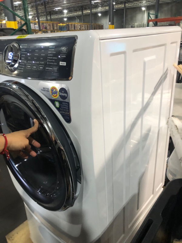 Photo 10 of [POSSIBLE LEAKs]
Front Load Perfect Steam™ Washer with LuxCare® Plus Wash and SmartBoost® - 4.5 Cu. Ft.