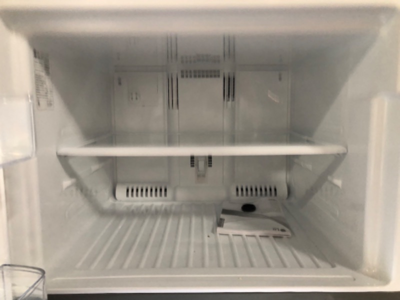 Photo 11 of **TESTED POWERS ON** UNABLE TO TEST FULLY  LG 20 cu. ft. Top Freezer Refrigerator