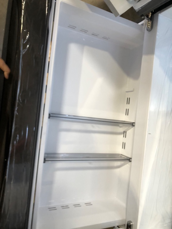 Photo 11 of Bespoke 4-Door French Door Refrigerator (23 cu. ft.) with Customizable Door Panel Colors and Beverage Center™