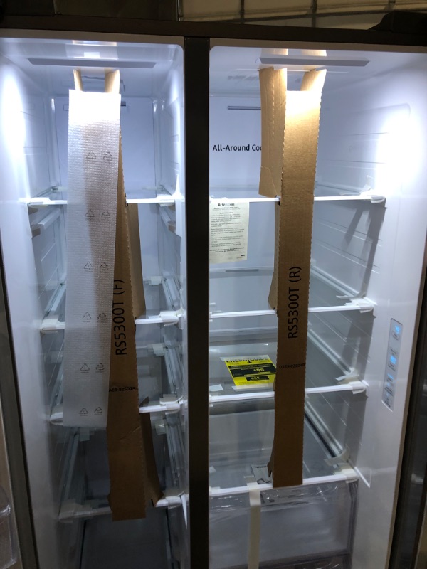 Photo 8 of Samsung 28-cu ft Smart Side-by-Side Refrigerator with Ice Maker (Fingerprint Resistant Stainless Steel)