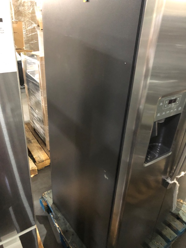 Photo 10 of GE 25.3-cu ft Side-by-Side Refrigerator with Ice Maker (Stainless Steel) 32" x 36" x 70"