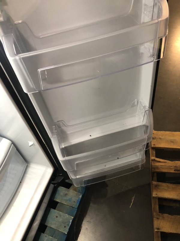 Photo 6 of GE 25.3-cu ft Side-by-Side Refrigerator with Ice Maker (Stainless Steel)