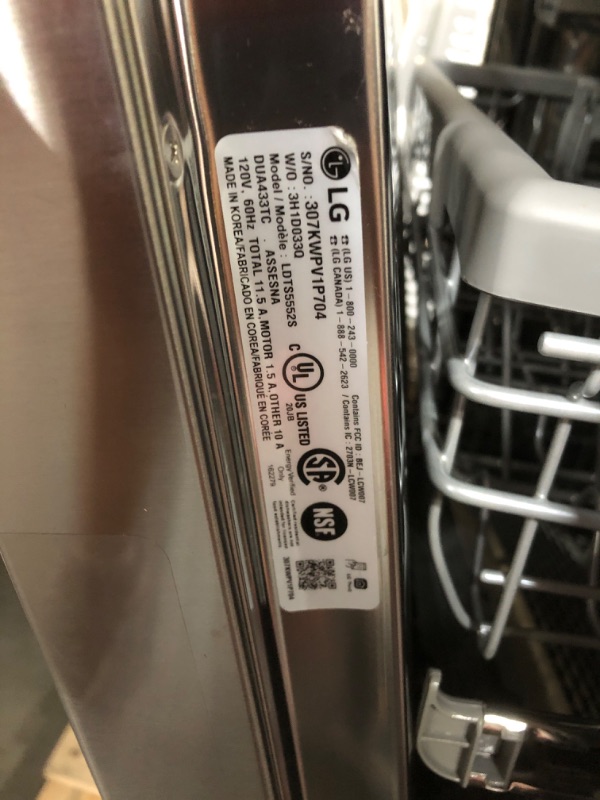 Photo 5 of LG QuadWash Top Control 24-in Built-In Dishwasher With Third Rack (Printproof Stainless Steel) ENERGY STAR, 46-dBA