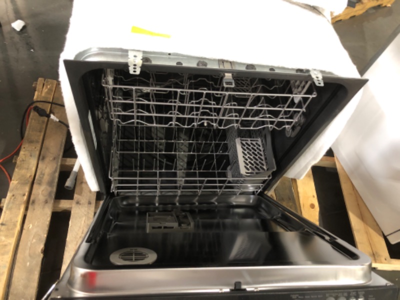 Photo 3 of Whirlpool Quiet Dishwasher with Boost Cycle and Pocket Handle