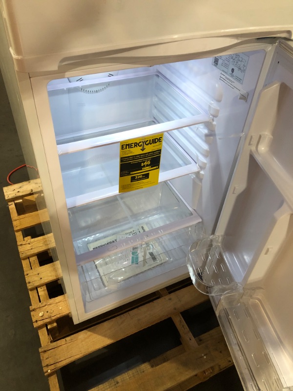 Photo 5 of *DAMAGED* Hotpoint 9.7-cu ft Top-Freezer Refrigerator (White