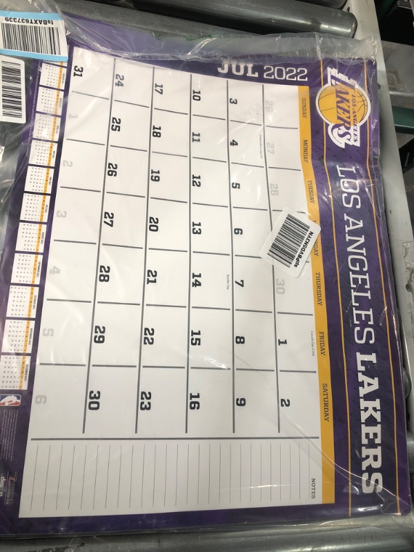 Photo 2 of TURNER SPORTS Los Angeles Lakers 2022 22X17 Desk Calendar