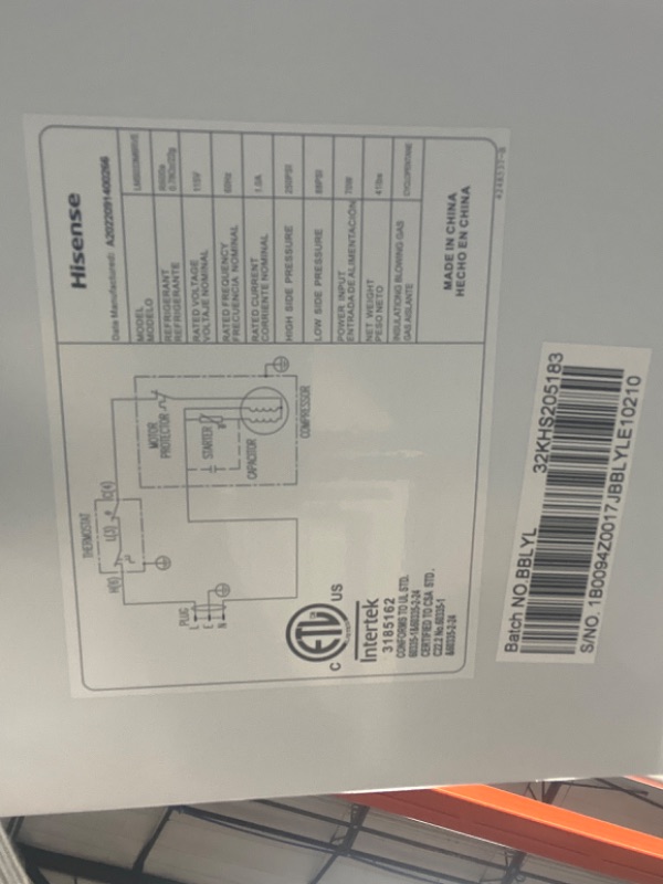 Photo 8 of Hisense 3.3-cu ft Counter-depth Freestanding Mini Fridge (Silve) ENERGY STAR