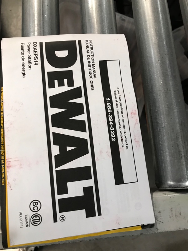 Photo 4 of DEWALT DXAEPS14 1600 Peak Battery Amp 12V Automotive Jump Starter/Power Station 