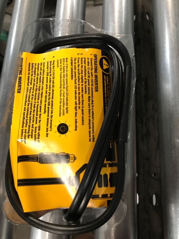 Photo 3 of (USED AND ONLY FOR PARTS) DeWalt Power Inverter Dxaepi140