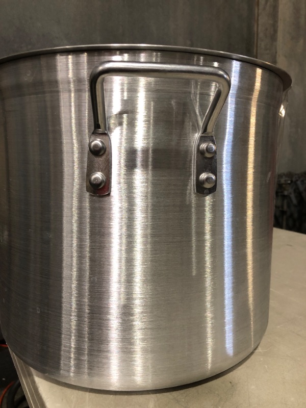 Photo 2 of * item used with minor scratches * see images *
Member's Mark 24 Quart Covered Aluminum Stock Pot
